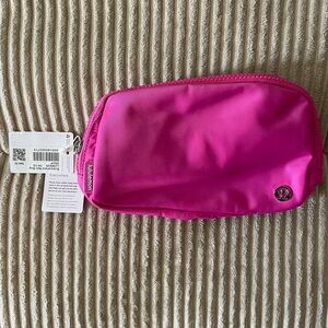 Lululemon everywhere belt bag sonic pink NWT